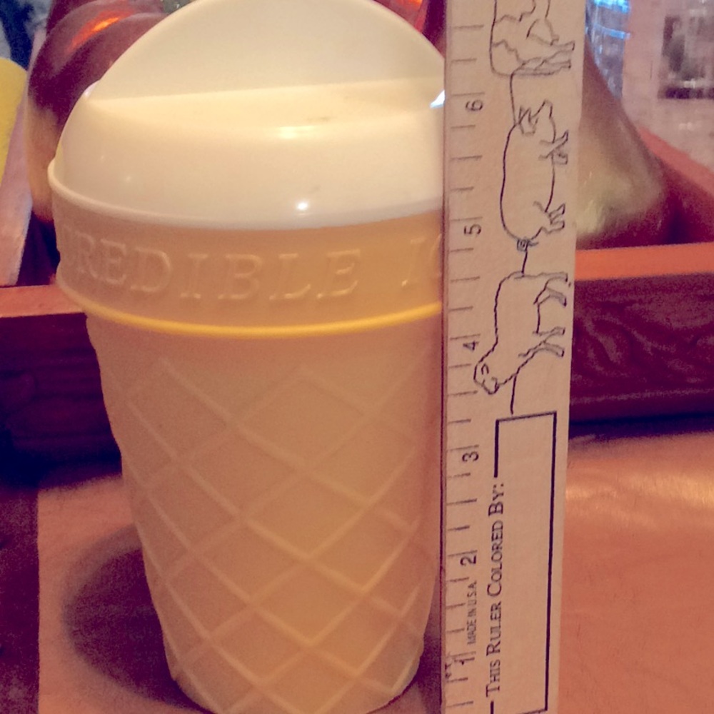 Vtg classic. The Incredible Ice Cream Machine 1986